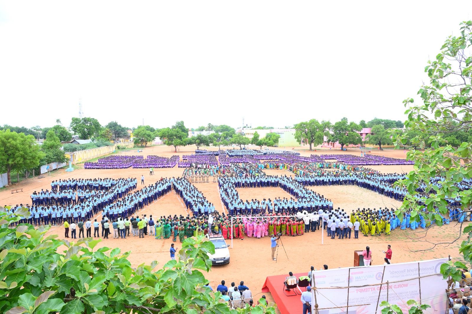 RHYTHMIC CLAPS WITH 5900 STUDENTS FOR A CONTINUOUS 10 MINUTES TO CREATE AWARENESS ABOUT THE HEALTH BENEFITS OF CLAPPING THE HANDS